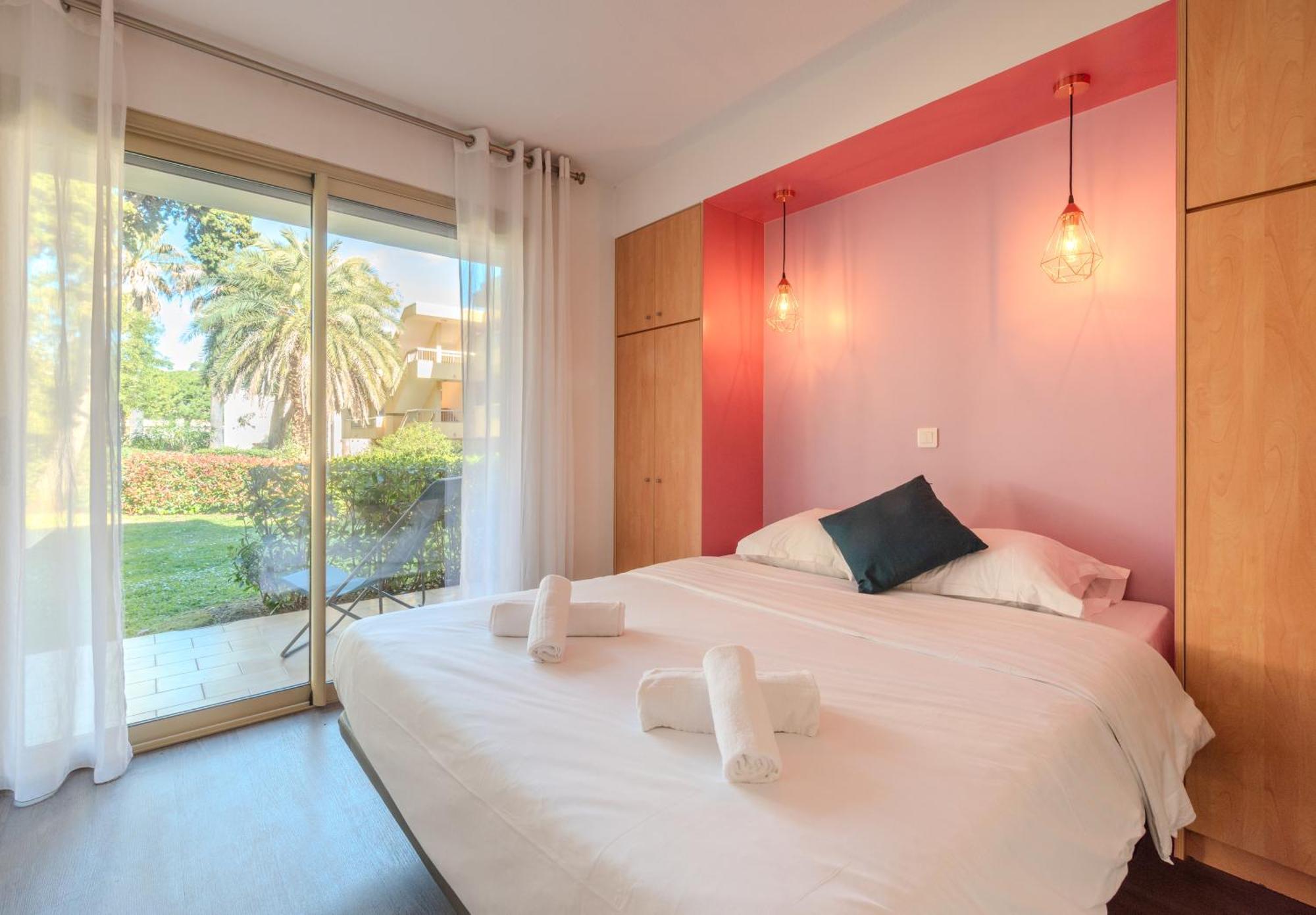 Les 15 Pins & La Mer -Your Green Getaway Near Sea & Beach 앙티브 외부 사진