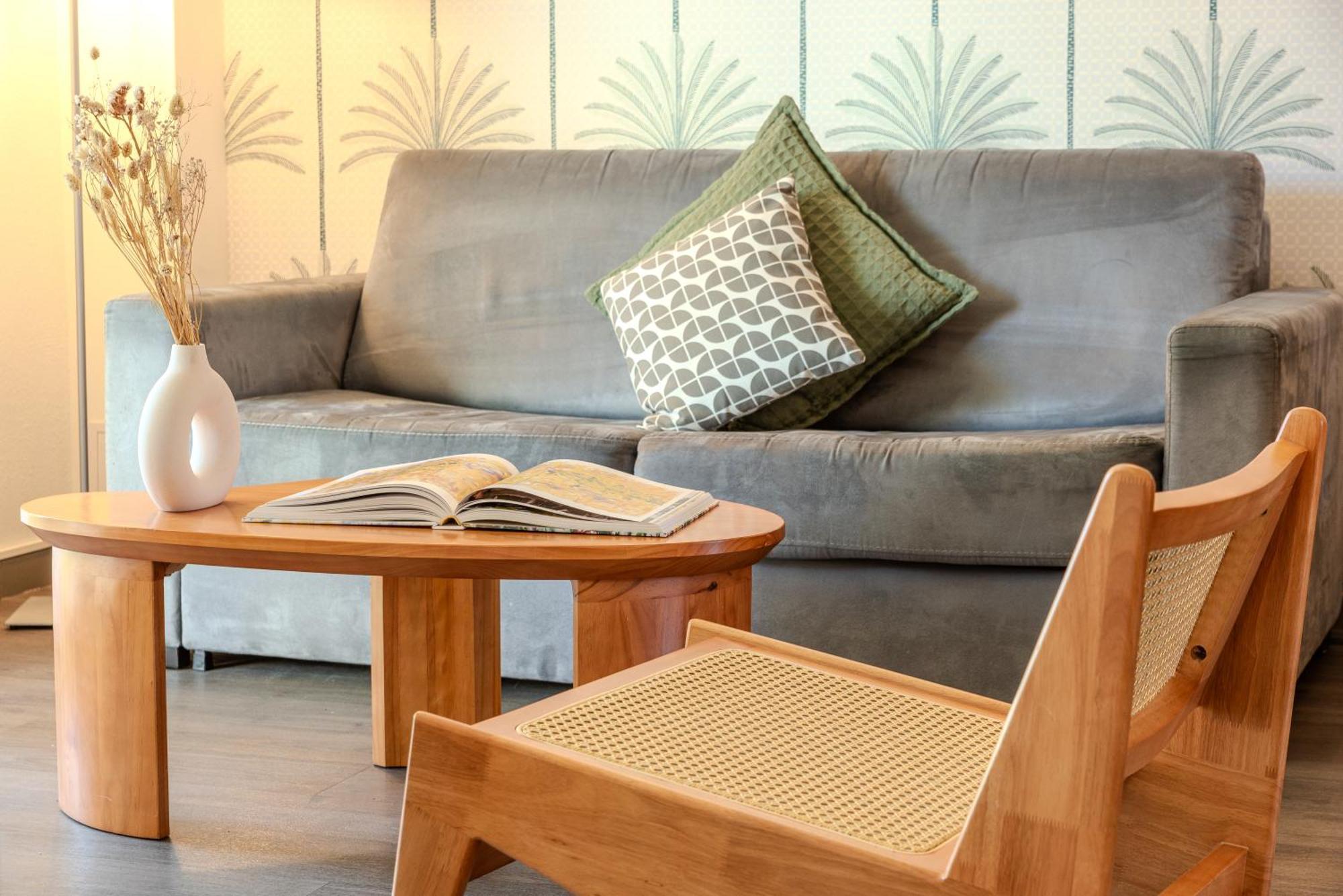 Les 15 Pins & La Mer -Your Green Getaway Near Sea & Beach 앙티브 외부 사진