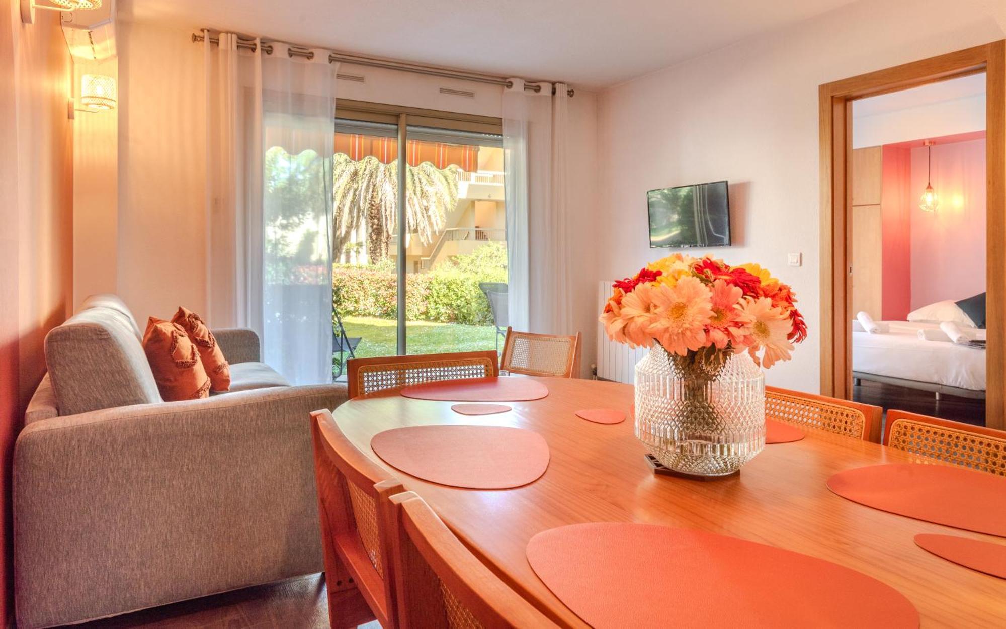 Les 15 Pins & La Mer -Your Green Getaway Near Sea & Beach 앙티브 외부 사진